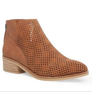 NEW Steve Madden Tan Ankle Boots